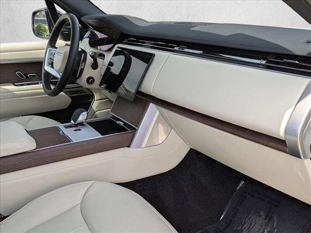 Certified 2025 Land Rover Range Rover Long Wheelbase SE AWD/4WD image 24
