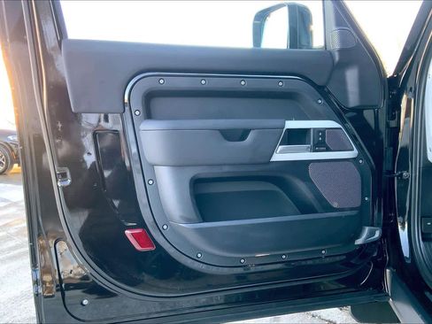 Used 2024 Land Rover Defender 90 X-Dynamic SE image 21