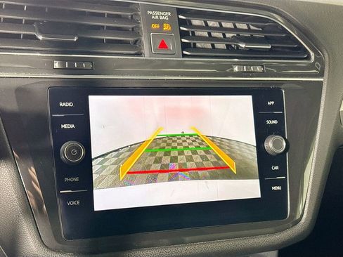 Used 2018 Volkswagen Tiguan SE w/ Panoramic Sunroof Package image 16