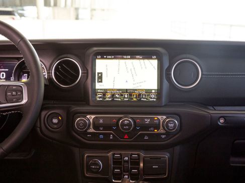 Used 2023 Jeep Wrangler Unlimited Rubicon 4xe image 13