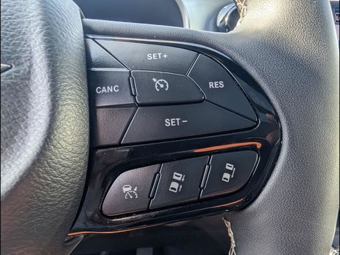 Used 2025 Chrysler Pacifica Limited FWD image 20