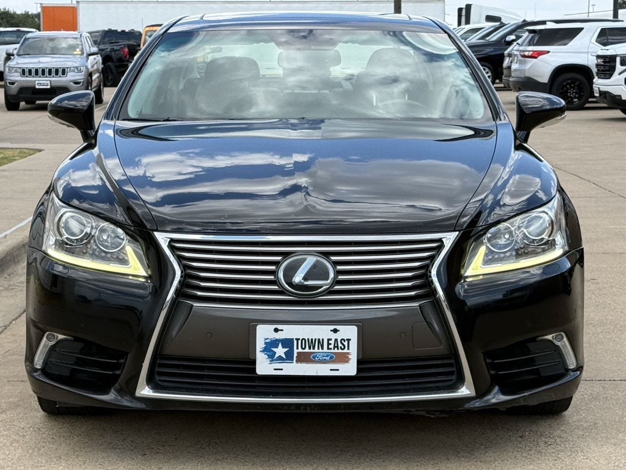 Used 2015 Lexus LS 460 AWD w/ Comfort Package image 8
