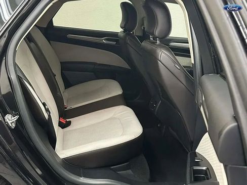 Used 2019 Ford Fusion SE w/ Equipment Group 151A image 13