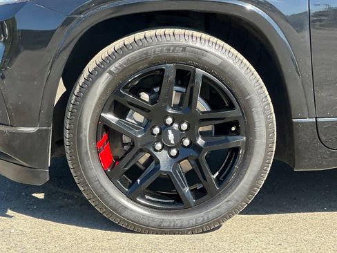 Used 2018 Chevrolet Traverse Premier w/ Redline Edition image 28