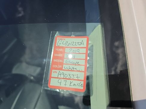 Used 2019 Ford Escape SEL FWD image 9
