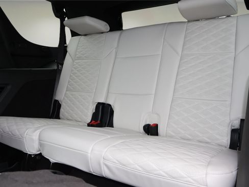 Certified 2025 Cadillac Escalade Premium Luxury Platinum w/ LPO, Floor Liner Package AWD/4WD image 11