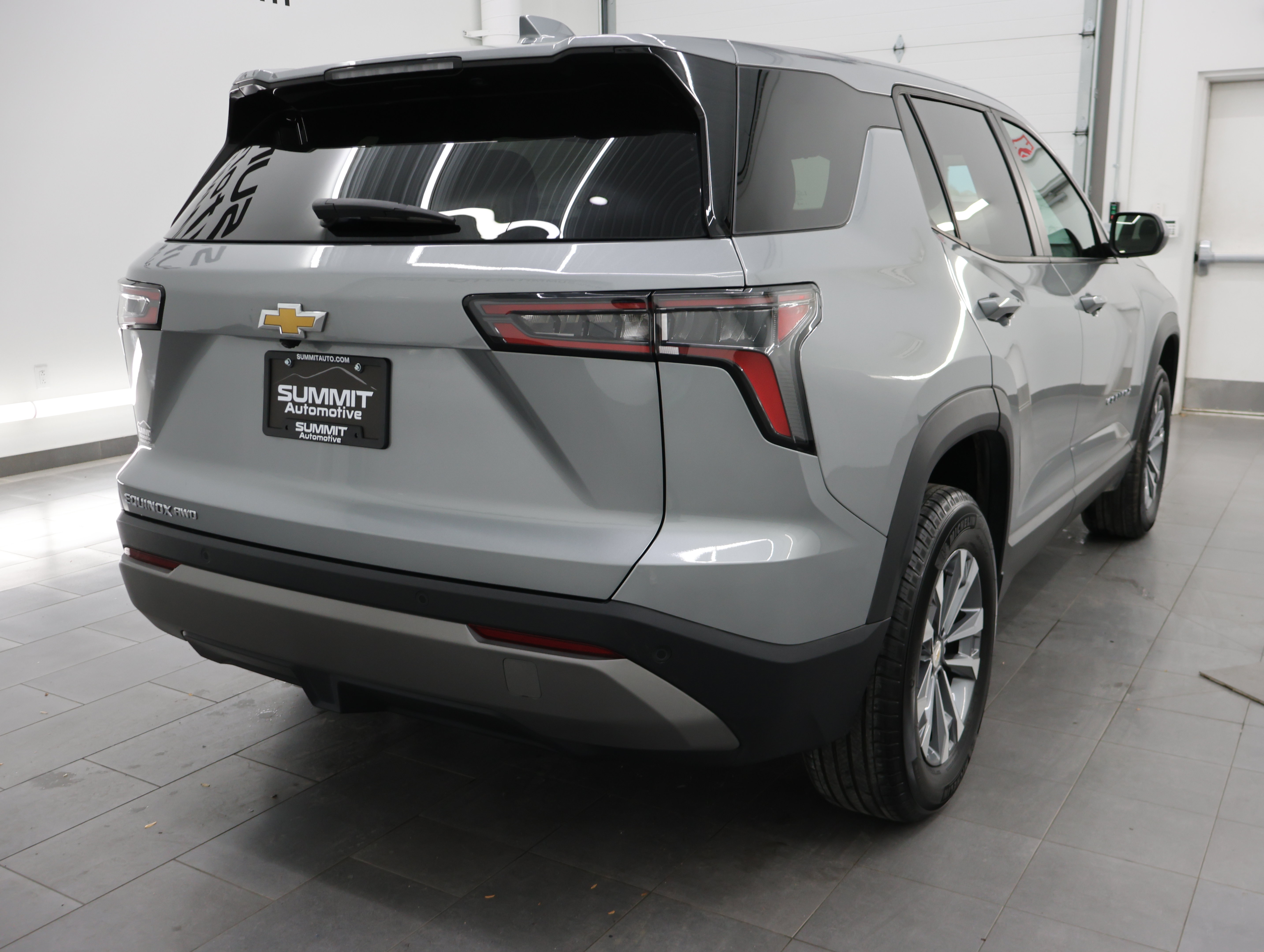 Used 2026 Chevrolet Equinox LT AWD/4WD image 5