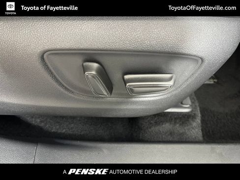 Used 2021 Toyota Highlander XSE FWD image 12