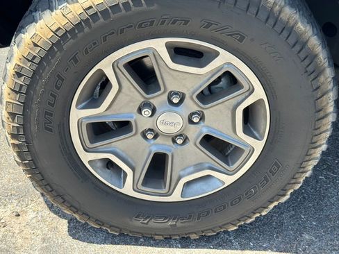 Used 2014 Jeep Wrangler Rubicon w/ Power Convenience Group AWD/4WD image 7