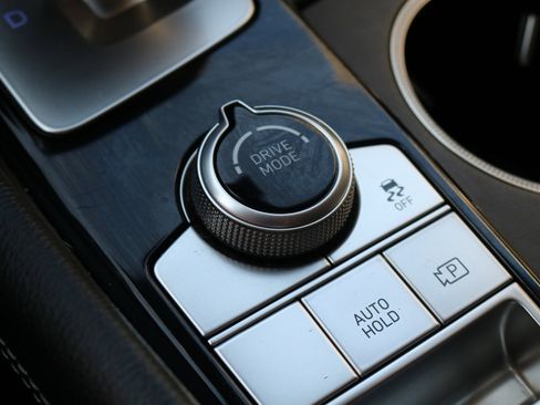 Used 2022 Genesis G70 2.0T image 13