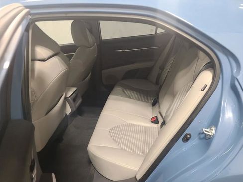 Used 2023 Toyota Camry SE image 6