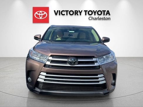 Used 2017 Toyota Highlander XLE AWD/4WD image 8