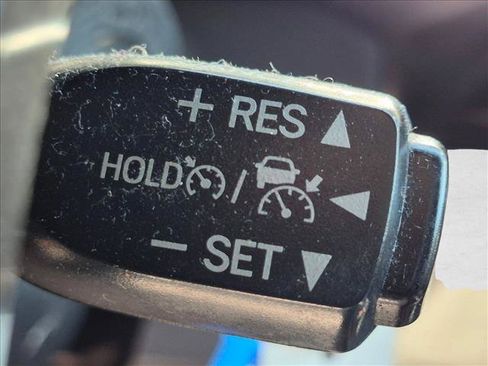 Used 2018 Toyota Tacoma SR5 AWD/4WD image 10