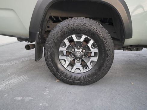 Certified 2023 Toyota Tacoma TRD Off-Road image 32