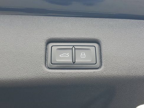 Used 2025 Audi Q5 Premium w/ Convenience Package AWD/4WD image 10