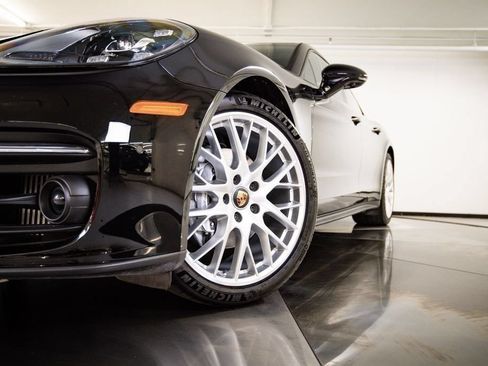 Certified 2023 Porsche Panamera image 12