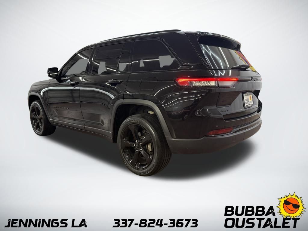 Used 2023 Jeep Grand Cherokee Altitude AWD/4WD image 3