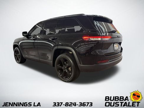 Used 2023 Jeep Grand Cherokee Altitude AWD/4WD image 3