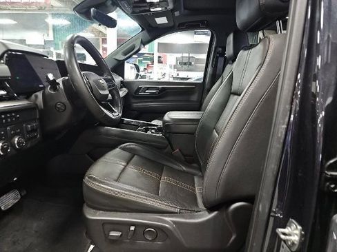 Used 2025 Chevrolet Suburban High Country w/ Sun And Tow Package image 3