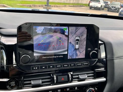 Used 2025 Nissan Pathfinder SL image 26