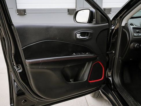 Used 2019 Jeep Compass Trailhawk image 13