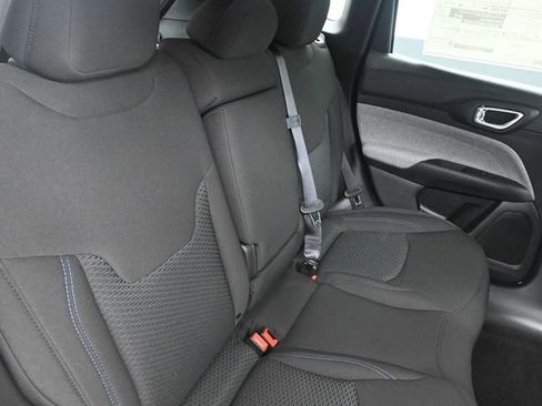 Used 2025 Jeep Compass Sport w/ Mopar Graphics Package AWD/4WD image 16