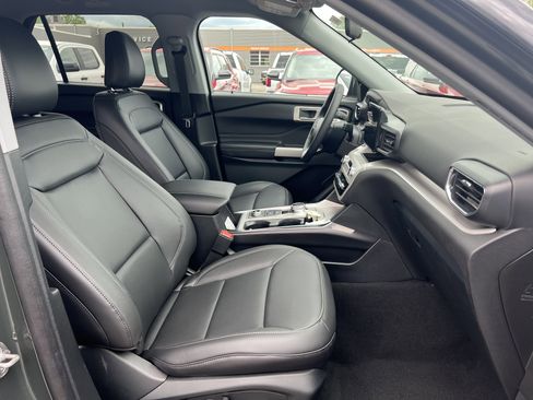 Used 2024 Ford Explorer XLT w/ Equipment Group 202A image 11