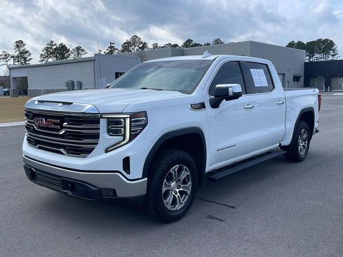 Used 2022 GMC Sierra 1500 SLT w/ SLT Convenience Package image 3