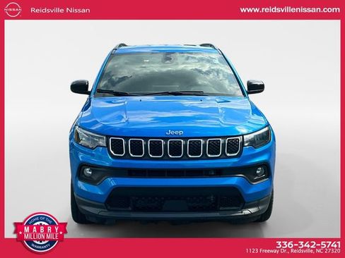 Used 2024 Jeep Compass Latitude AWD/4WD image 9