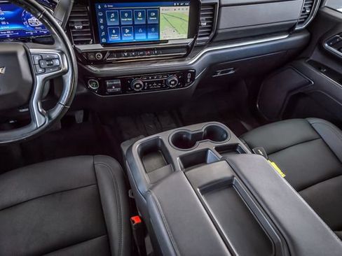 Used 2024 Chevrolet Silverado 2500 LTZ AWD/4WD image 32
