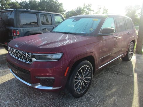 Used 2023 Jeep Grand Cherokee L Summit AWD/4WD image 2