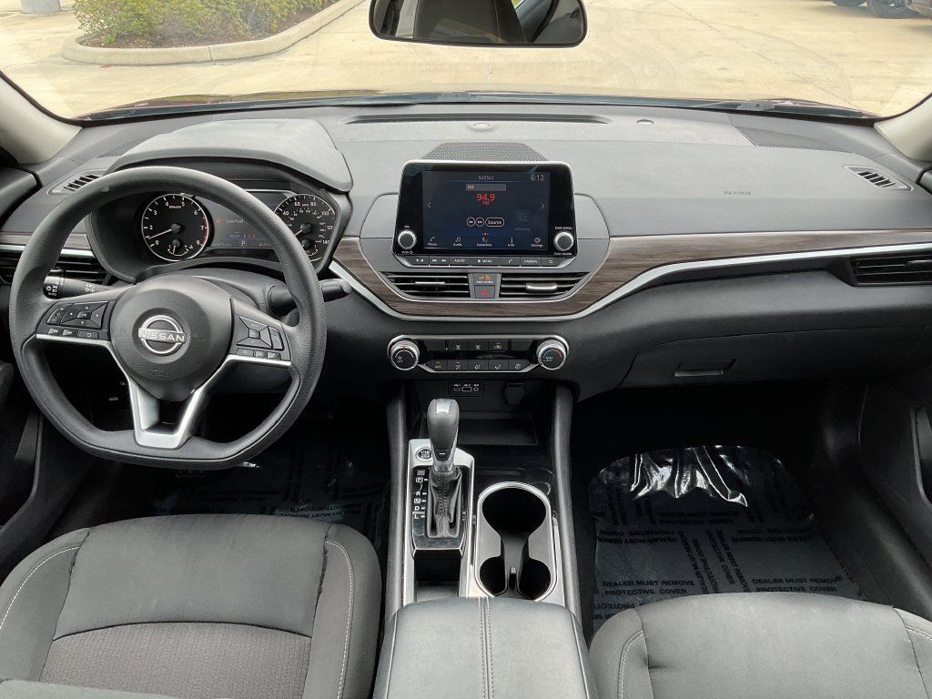 Used 2024 Nissan Altima 2.5 SV FWD image 19