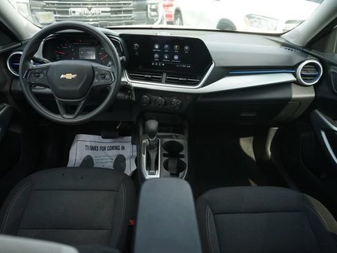 Used 2025 Chevrolet Trax LS w/ LS Convenience Package FWD image 20