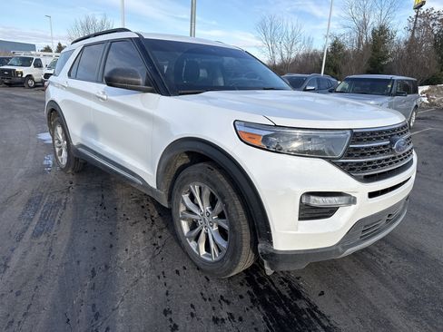 Certified 2022 Ford Explorer XLT w/ Equipment Group 202A image 11
