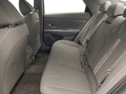 Used 2025 Hyundai Elantra SEL FWD image 18