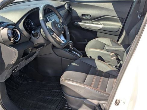 Used 2020 Nissan Kicks SR w/ SR Premium Package FWD image 11