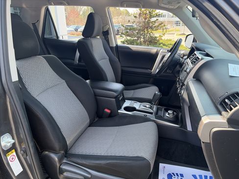 Used 2018 Toyota 4Runner SR5 image 33