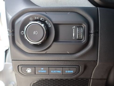 Used 2024 Jeep Wrangler Unlimited Sahara AWD/4WD image 40