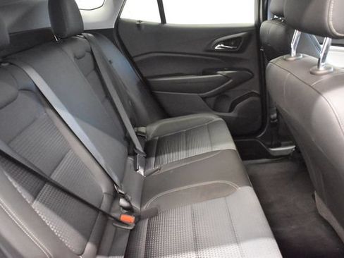 Used 2025 Chevrolet Trax LT w/ LT Convenience Package FWD image 17