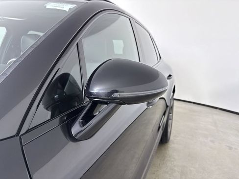 Certified 2022 Porsche Macan S AWD/4WD image 12