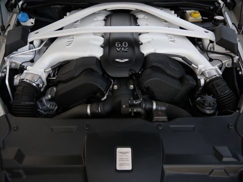 Used 2014 Aston Martin Vanquish Volante RWD image 32