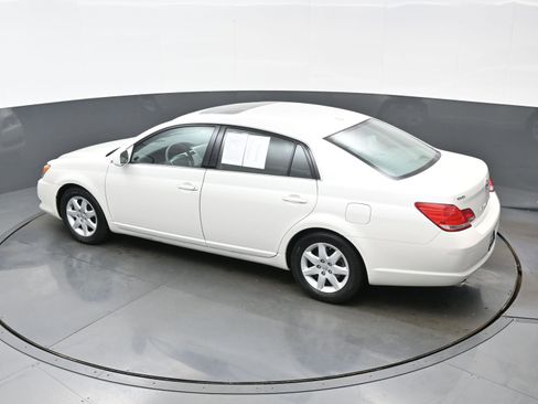 Used 2010 Toyota Avalon XL image 33