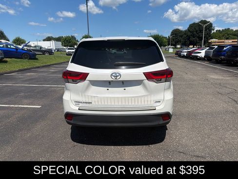 Used 2018 Toyota Highlander LE w/ Protection Package #3 AWD/4WD image 4