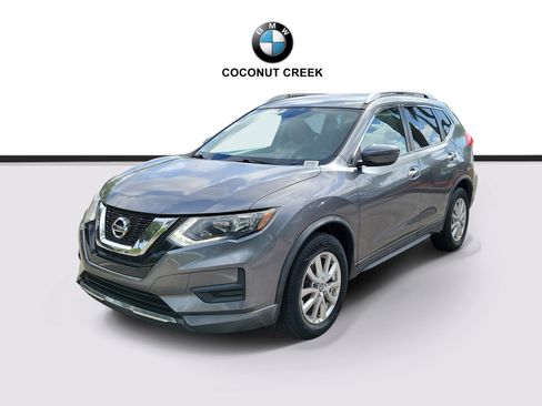Used 2017 Nissan Rogue SV FWD image 2
