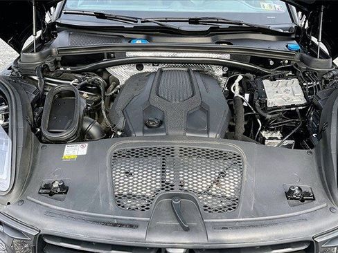 Used 2022 Porsche Macan image 33