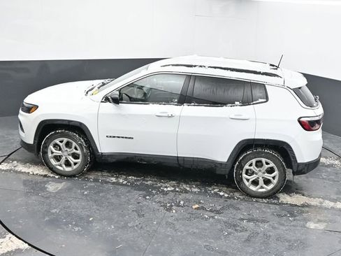 Used 2024 Jeep Compass Latitude image 37