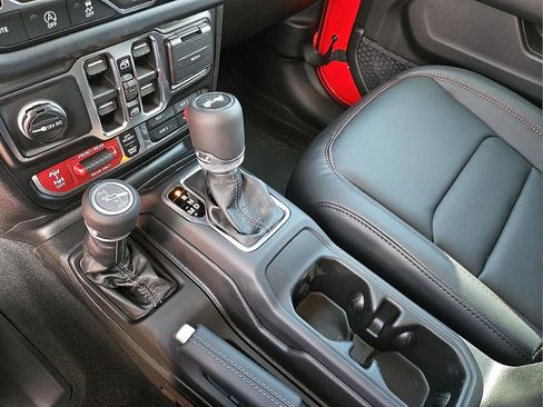 New 2026 Jeep Wrangler Unlimited Rubicon AWD/4WD image 24