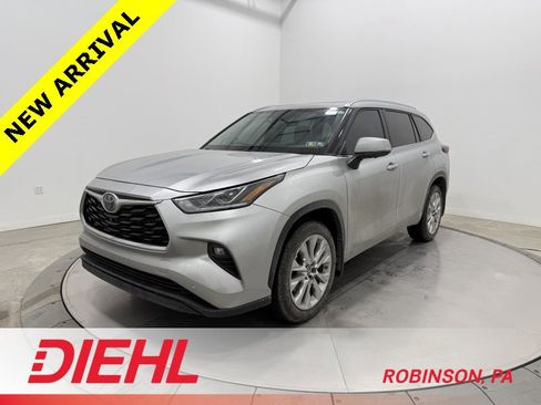 Used 2024 Toyota Highlander Limited image 3