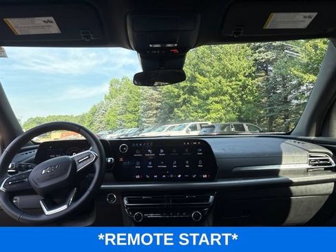 Used 2024 Chevrolet Traverse LT w/ Midnight/Sport Edition AWD/4WD image 7