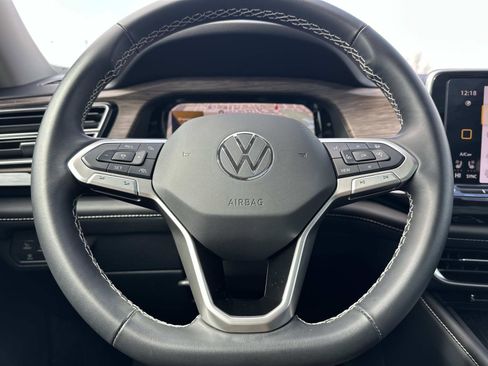 Used 2025 Volkswagen Atlas SEL AWD/4WD image 21